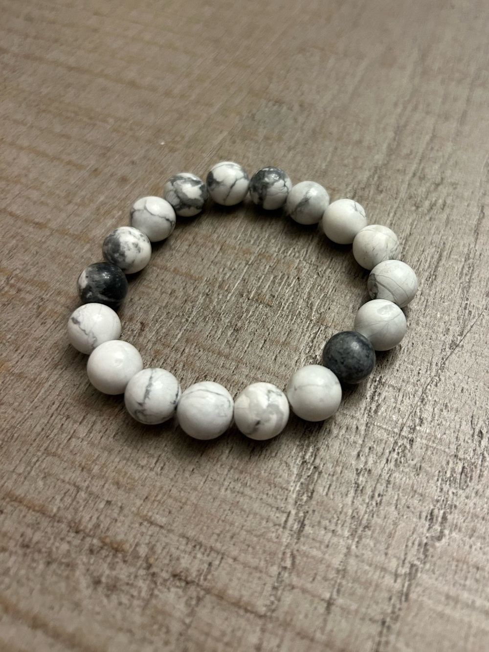 Howlite Bead Stretch Bracelet - White and Gray